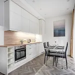 New Bastion Life W- Free Garage Prkg & Self Check-in I Cohost *