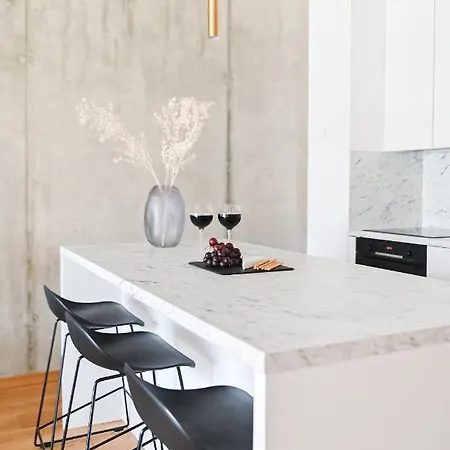 Apartment Cohost I New Basteja Life W-garage Prkg & Self Check-in