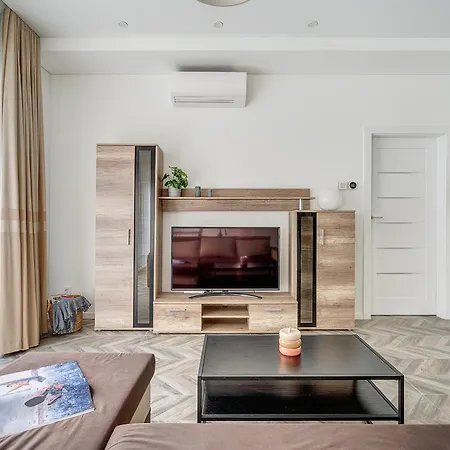Apartment Cohost I New Basteja Life W-garage Prkg & Self Check-in *