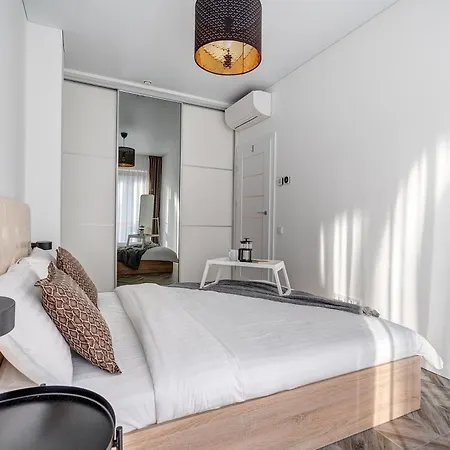 Cohost I New Basteja Life W-garage Prkg & Self Check-in Apartment
