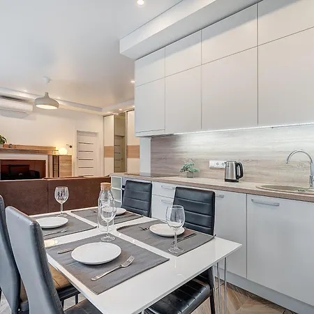 Apartment Cohost I New Basteja Life W-garage Prkg & Self Check-in