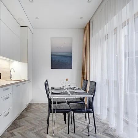 Apartment Cohost I New Basteja Life W-garage Prkg & Self Check-in *