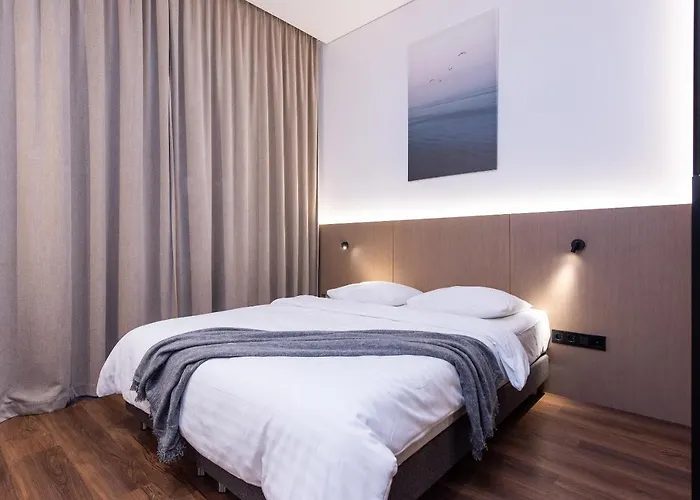 New Bastion Life Apartments W- Free Garage Prkg & Self Check-In I Cohost Apartment *